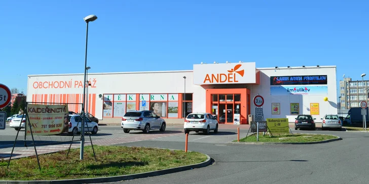 V této budově najdete Laser arénu.