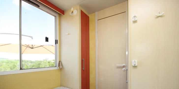 Druhá ložnice je vybavena dvěma oddělenými lůžky.