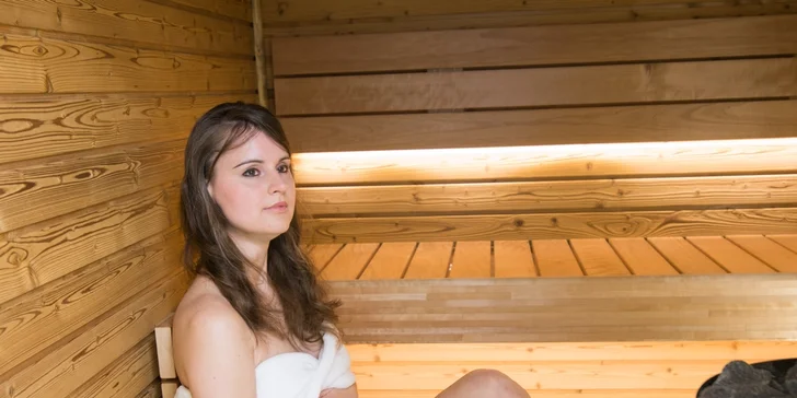 Uvolníte se v pravé finské sauně, kde si budete sami polévat kamna.