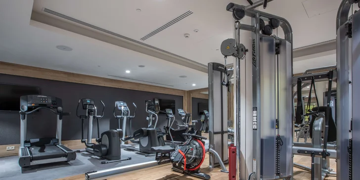 Špičkovo vybavené fitness centrum je otvorené nonstop.