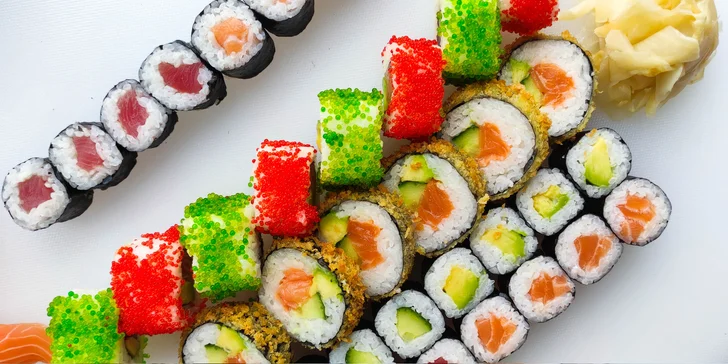 Lososovi, krevetě i tuňákovi s krabem nachystali moc pěkný kabátek.