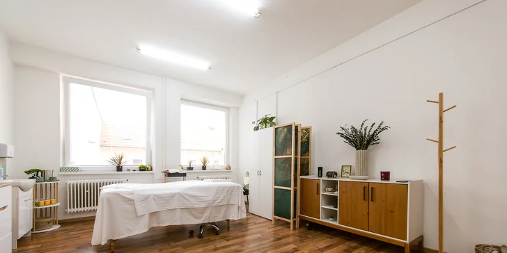 V príjemnom prostredí salónu VASÁŽ na vás čaká profesionálna starostlivosť, ktorá vráti vášmu organizmu potrebnú vitalitu a unavenej duši vytúžený pokoj. 