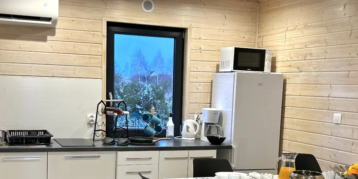 Domy jsou vytápěné i klimatizované.