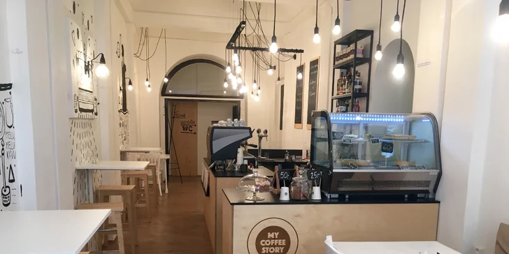 Snídat nebo brunchovat budete v obklopení dřeva. 
