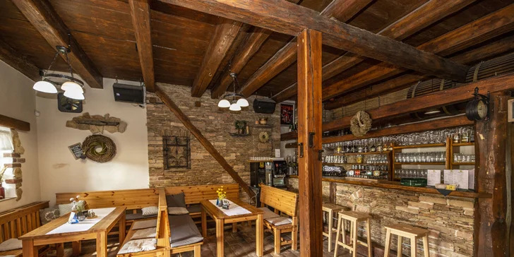 Drink si môžete dať v útulnom bare.
