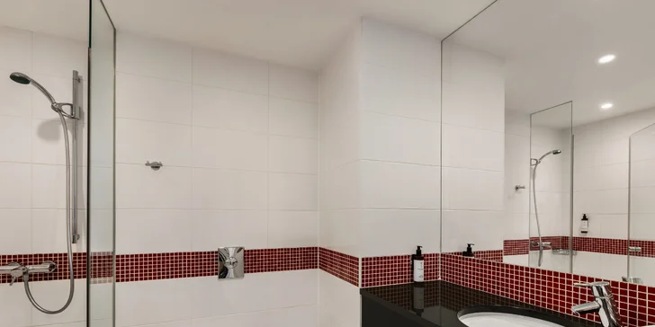 Samozrejmosťou je WC a kúpeľňa so sprchou alebo vaňou a podlahovým vykurovaním.
