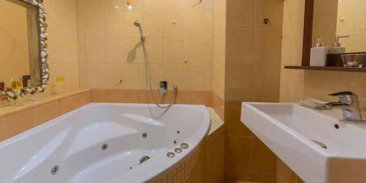 Obzvlášť pokud si připlatíte za pokoj s vířivou vanou. 