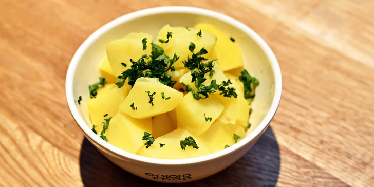 Rezervaci nepotřebujete, kódem voucheru se prokážete v restauraci.