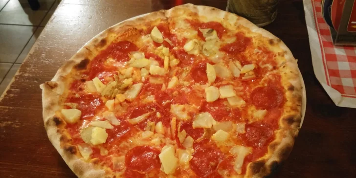 Pizzu si vyberete ze 27 druhů a dostanete k ní i ledový čaj na zapití.