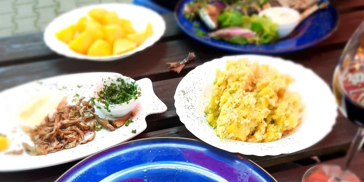 K obědu či večeři si můžete dát filet z norského lososa, ale klidně i českou klasiku. 