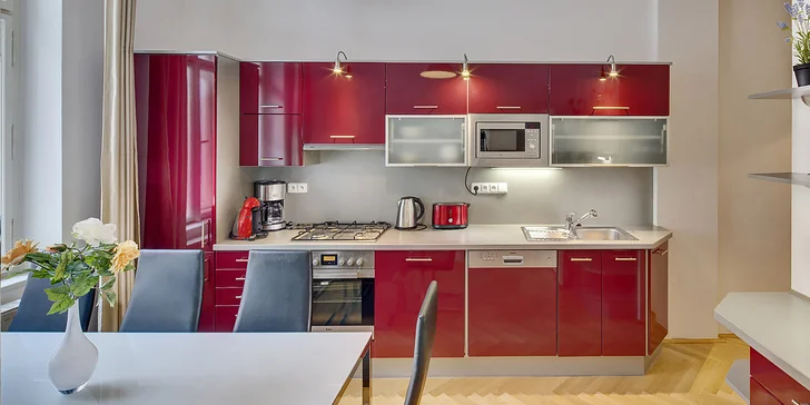 Maximální kapacita apartmánů jsou 4 nebo 6 osob. 