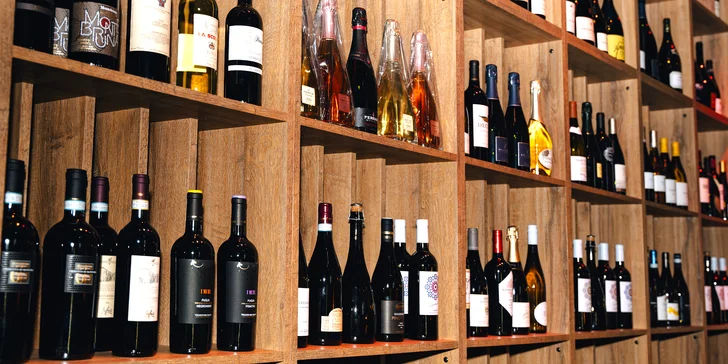 Vezměte své kolegy, přátele nebo nejbližší rodinu na privátní degustaci nebo jen zkrátka přijďte prozkoumat zdejší nabídku excelentních vín. 