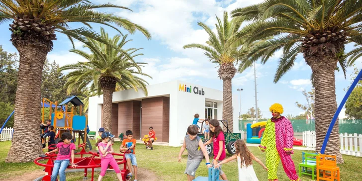 Resort je rájem pro děti. Celoročně funguje miniklub pro děti od 3 do 12 let s bohatým programem, hřištěm a minidiskotékou, která trvá až do večera. 

