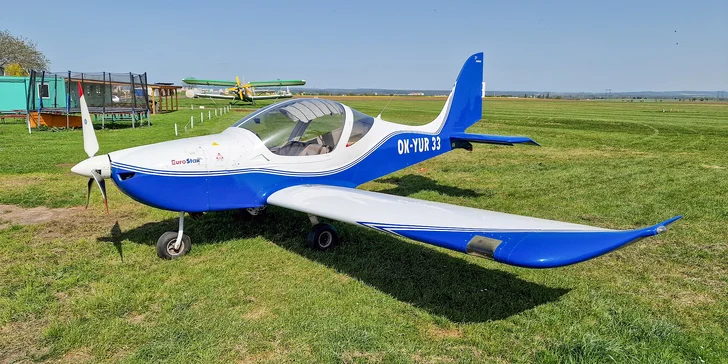 Letadlo má prostornou kabinu, která poskytuje pohodlí i urostlejším pilotům, má vynikající výhled z kabiny do všech stran a zvládne cestovní rychlost až 160 km/hod. 