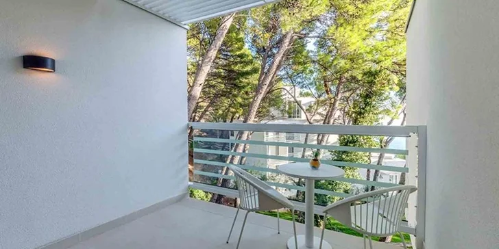 Každý pokoj má vlastní balkon s výhledem do zeleně. 