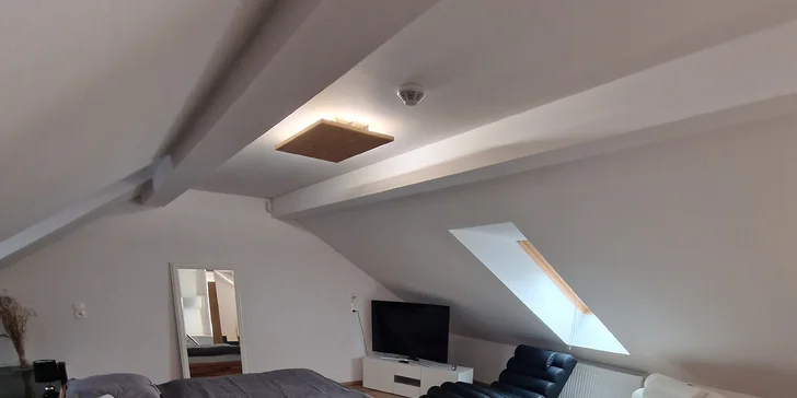 Čas si můžete ukrátit i sledováním televize. 