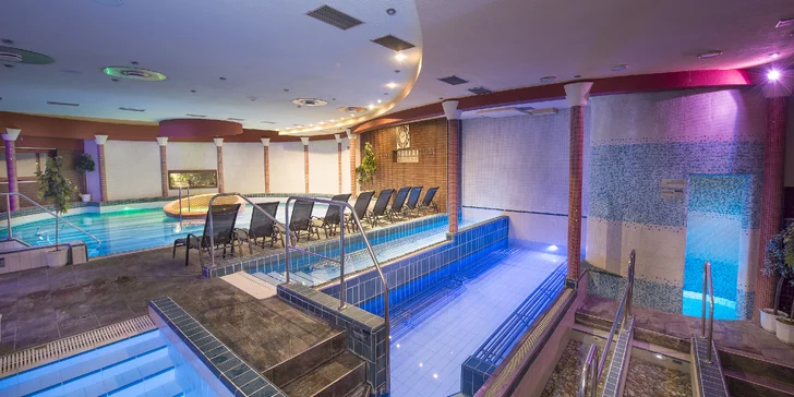 Na 528 m² vodní plochy je pro vás připraveno hned několik relaxačních zón.