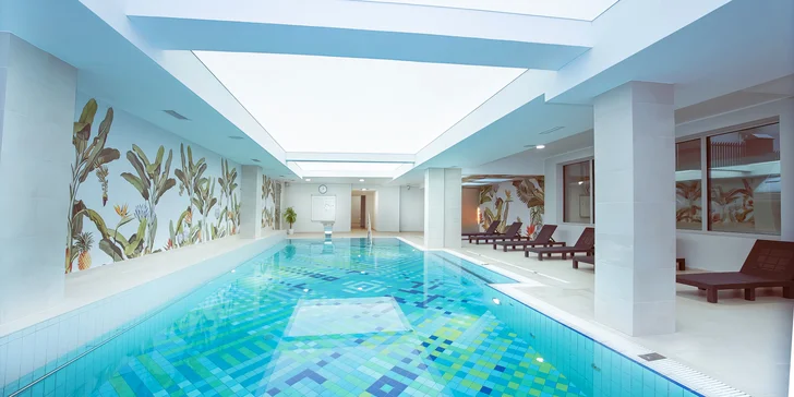 V hotelu Afrodyta Spa si užijete neomezené radovánky v krytém bazénu.