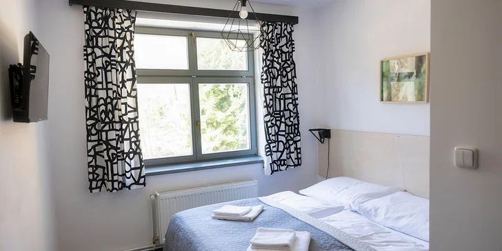 Na výběr máte dvoulůžkové pokoje i apartmány až pro 5 osob.