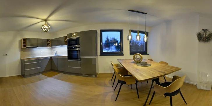 Ubytovanie je ideálne pre pár aj rodinu, alebo si s partiou priateľov prenajmite pokojne celý dom s dvoma zrkadlovo umiestnenými apartmánmi.
