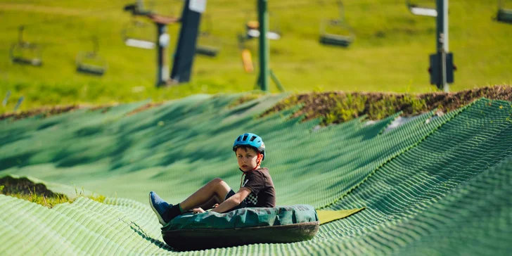 Tubing je jazda na nafukovacích kolesách po upravenej trati v kopci. 