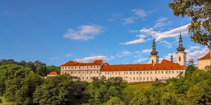 Místo klasického výkladu vás ovšem čeká audio příběh spojený s hrou a interaktivními kvízy. 