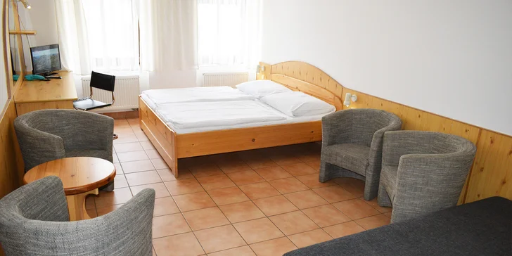 Připravený budete mít pokoj s vlastní koupelnou, WC, TV a telefonem. 