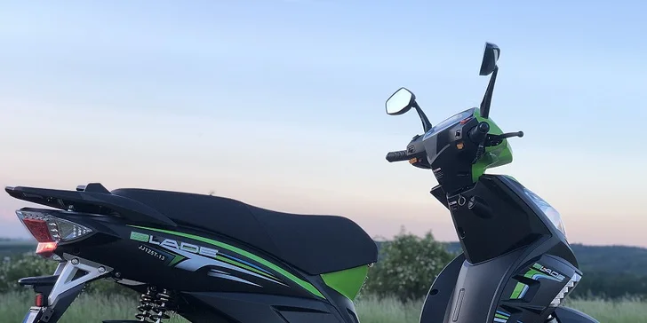 K šoférování vám stačí řidičský průkaz skupiny B nebo A1 na motocykl. 