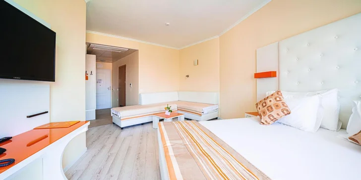 Na výběr je apartmán s výhledem do ulice či na moře, nebo studio.