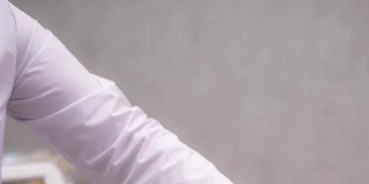 Štyridsať minút EMS sa rovná stovkám precíznych kontrakcií, ktoré formujú kontúry, posilňujú svaly a napínajú pokožku. 