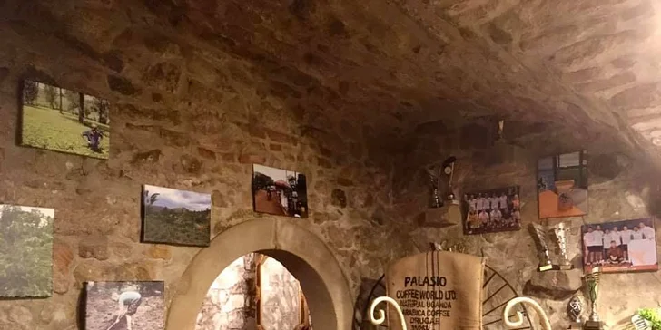 Těší se tu na vás ve všední dny od 11:00, v pondělí a úterý do 16:00, zbylé dny do 19:00, rezervaci nepotřebujete.