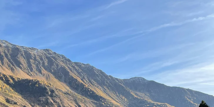 Jedlá si vychutnáte v reštaurácii Il Panoramico s veľkými vnútornými priestormi, verandami a panoramatickými oknami.