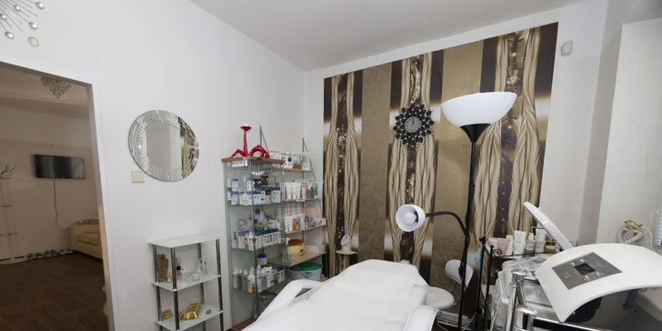 Součástí 100minutové procedury je také barvení obočí a řas. 