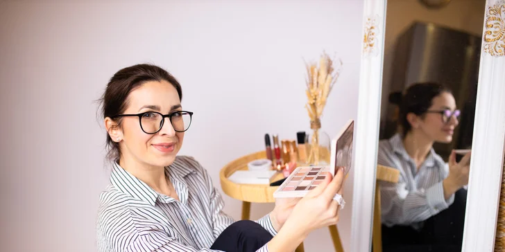 Na focení vás nalíčí a připraví vizážistka a vlasová stylistka Daniela.