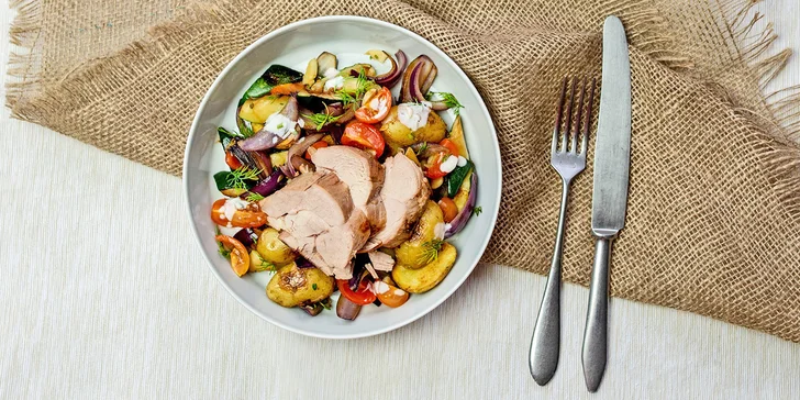 Z prvního boxu připravíte například krůtí maso sous-vide s pečenou zeleninou, bramborami a pažitkovým dipem..