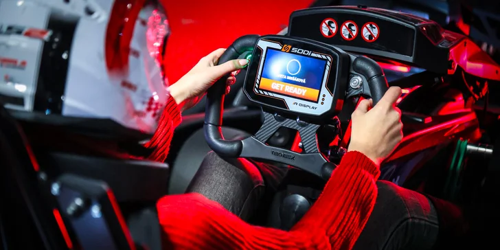 Čeká vás 15 kol v nabušených motokárách s unikátním zážitkem interaktivní hry, která vás bude provázet po celou dobu závodu!