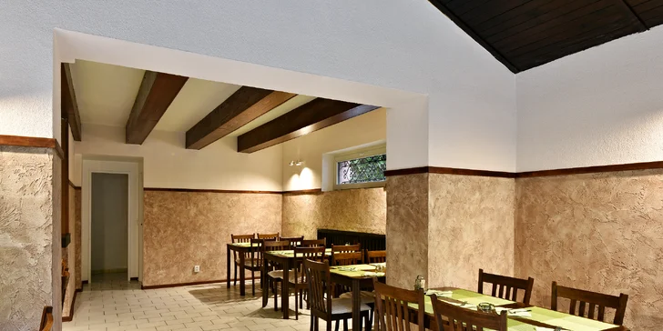 Kousek od restaurace najdete několik turistických tras i cyklostezky.