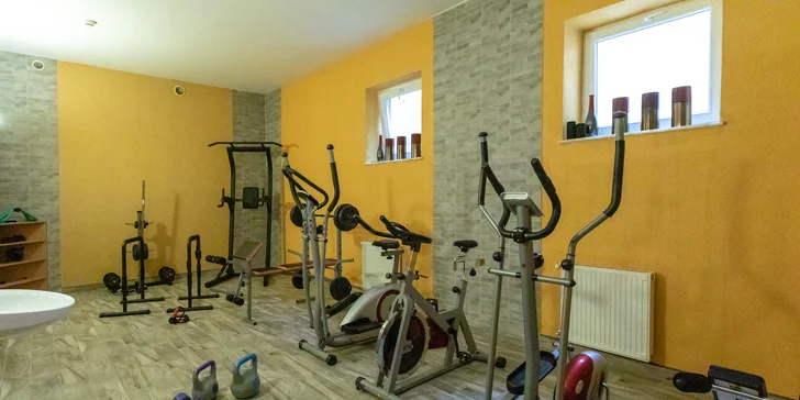 Fitness místnost můžete využívat neomezeně.