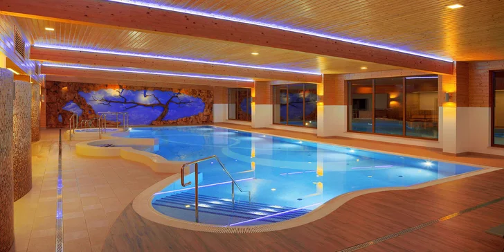 U každé z variant voucheru si užijete neomezenou relaxaci ve wellness, těšte se na parádní bazén.