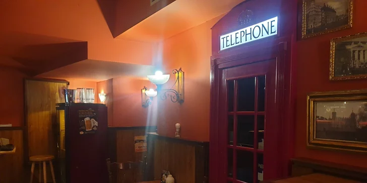 Restaurace vás nenadchne jen dobrým jídlem, ale i atmosférou v anglickém duchu.