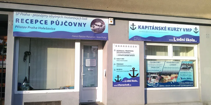 Večerní kurzy probíhají na pobočce Lodní školy v Jankovcově ulici 27 v Holešovicích