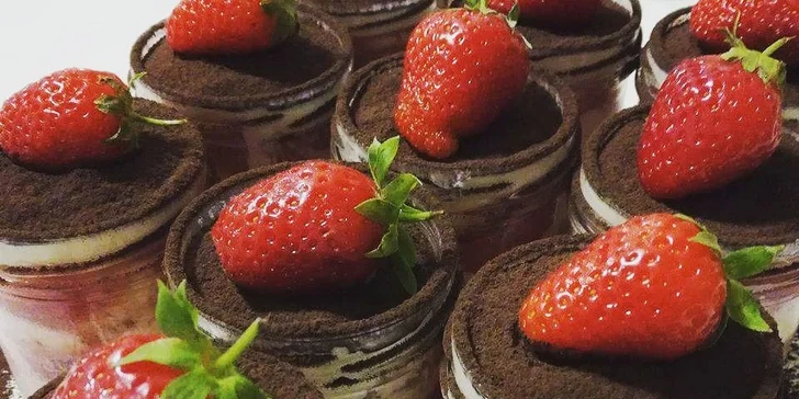 Nebo vás zláká svěží letní jahodové tiramisu?