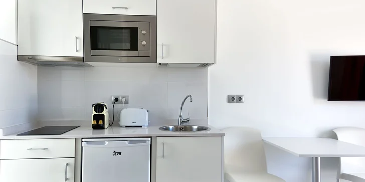 V přízemí bungalovu je plně vybavená kuchyně.