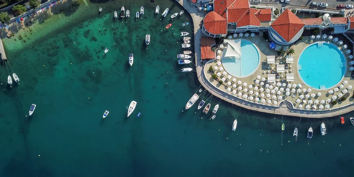 Na prechádzku sa vyberte do kúpeľnej Crikvenice alebo prejdite na ostrov Krk.