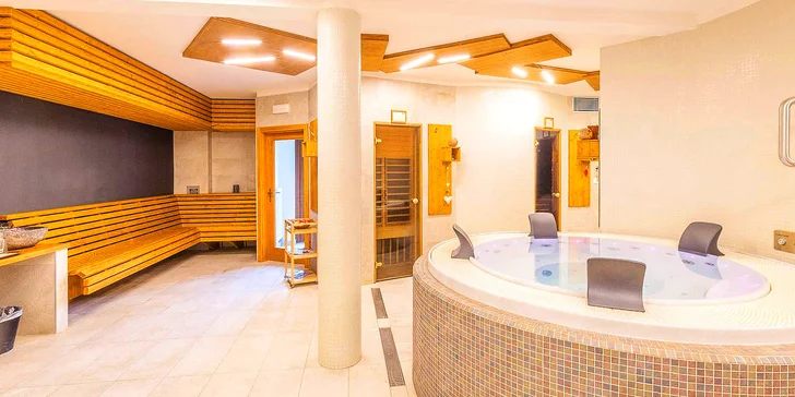 Najdete tu vířivku i několik druhů saun – finskou, parní, aromatickou i infrasaunu. 