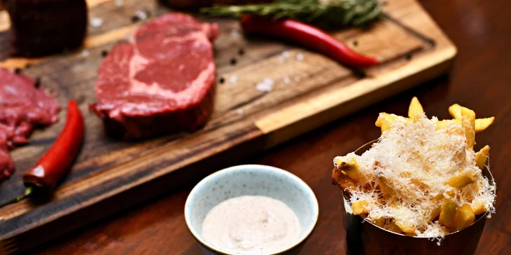 Proložit to můžete pečenou bramborou i patatas a hranolky s parmezánem a celé to zakončíte kávou na vytrávení.