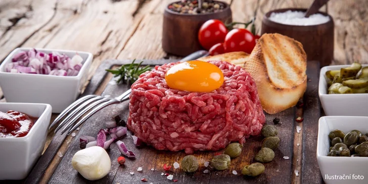 Gurmánský tatarák z falešné svíčkové a topinky v restauraci Pod Jasanem