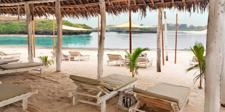 Hotel stojí přímo u pláže na výběžku zálivu Watamu.