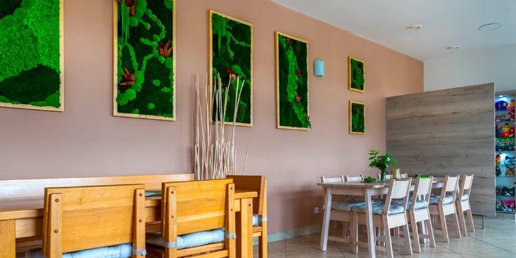 Hotel se nachází v klidné, odlehlé části Plumlova přímo u břehu přehrady.