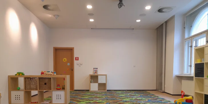 Kromě hlídání a coworkingu pomůže dětský koutek Maruška i s výukou angličtiny. 